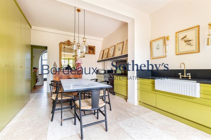 Image No.8-5 Bed House for sale