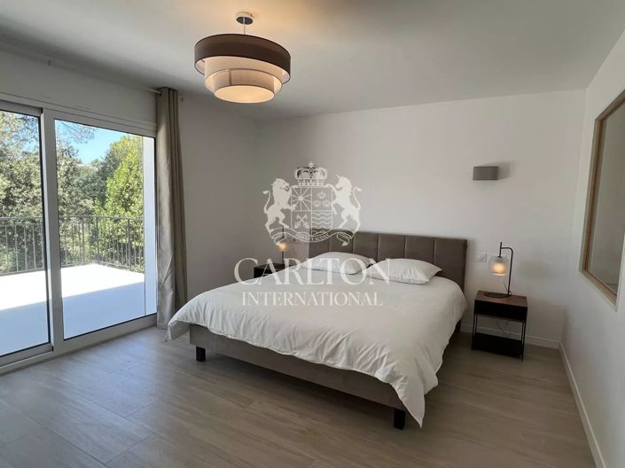 Image No.17-6 Bed House for sale