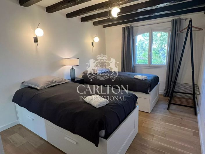 Image No.20-6 Bed House for sale