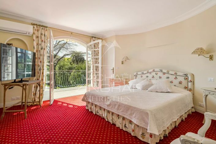 Image No.9-5 Bed House for sale