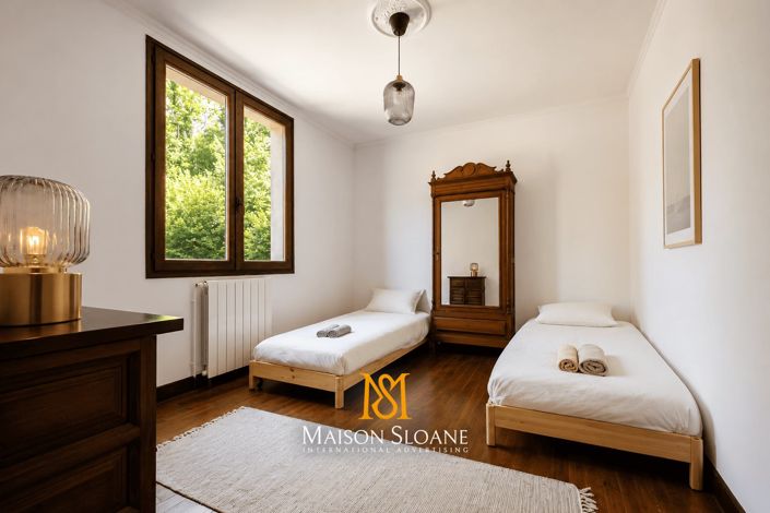 Image No.18-6 Bed House for sale
