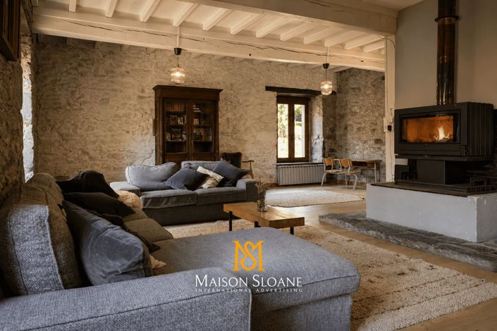 Image No.8-6 Bed House for sale