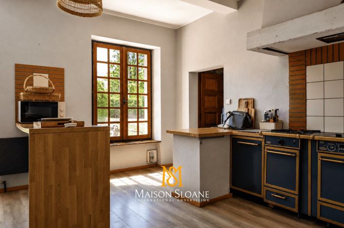 Image No.9-6 Bed House for sale