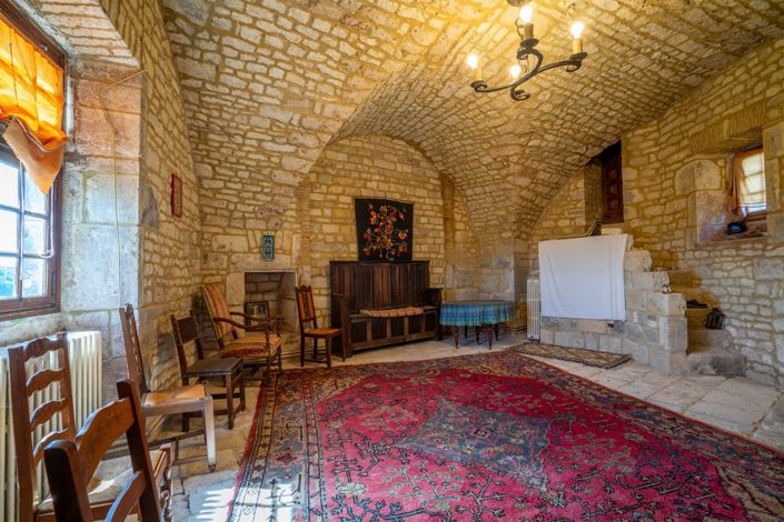 Image No.14-6 Bed Property for sale
