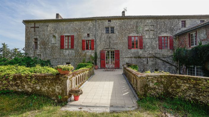 Image No.17-6 Bed Property for sale