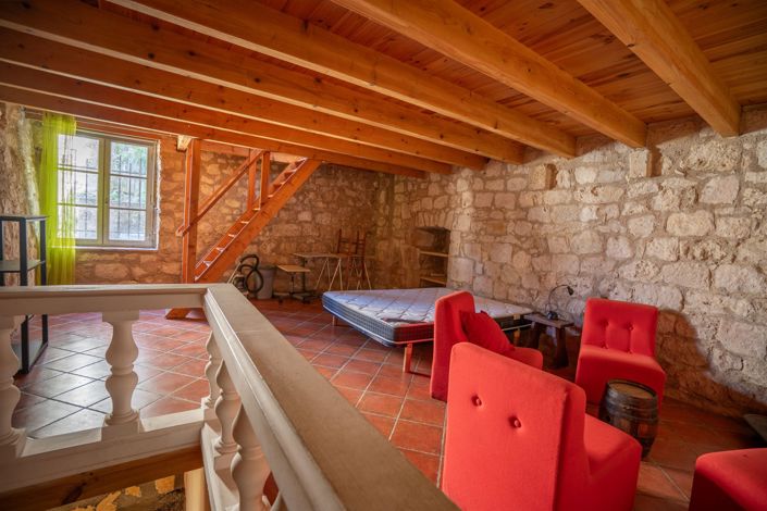 Image No.9-2 Bed House for sale