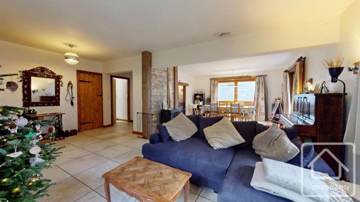 Image No.15-8 Bed Property for sale