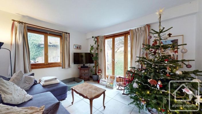 Image No.17-8 Bed Property for sale