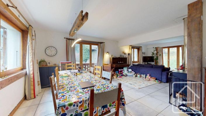 Image No.18-8 Bed Property for sale
