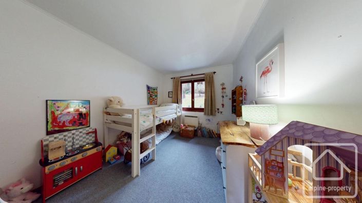 Image No.24-8 Bed Property for sale