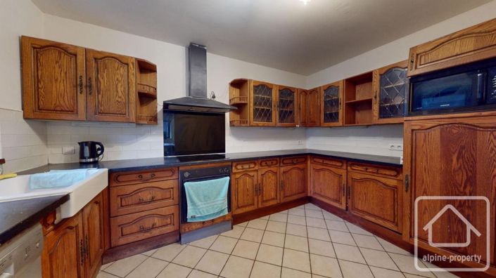 Image No.30-8 Bed Property for sale