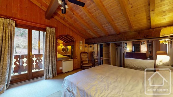 Image No.9-8 Bed Property for sale