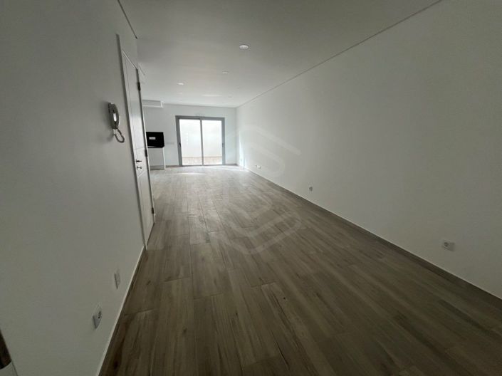 Image No.11-3 Bed House for sale