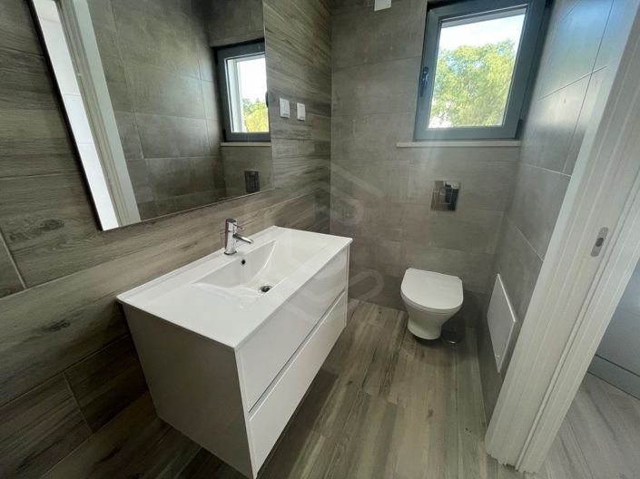 Image No.12-3 Bed House for sale