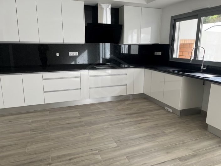 Image No.5-3 Bed House for sale