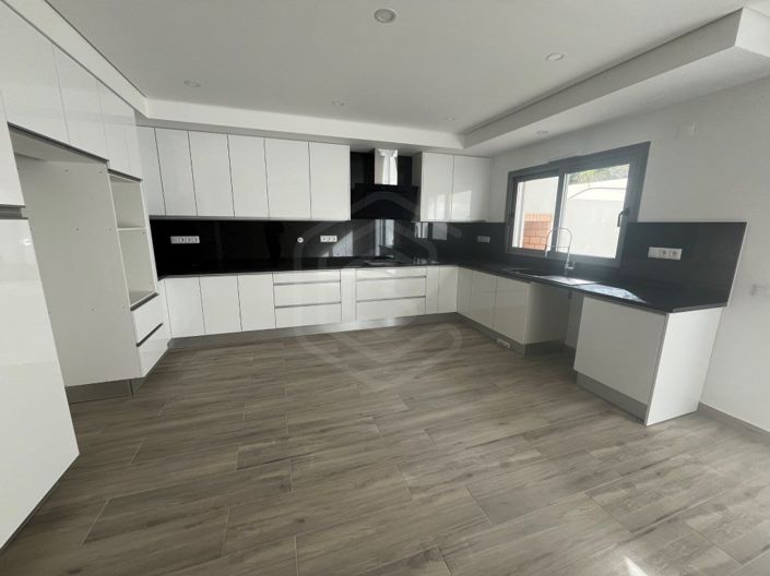 Image No.7-3 Bed House for sale