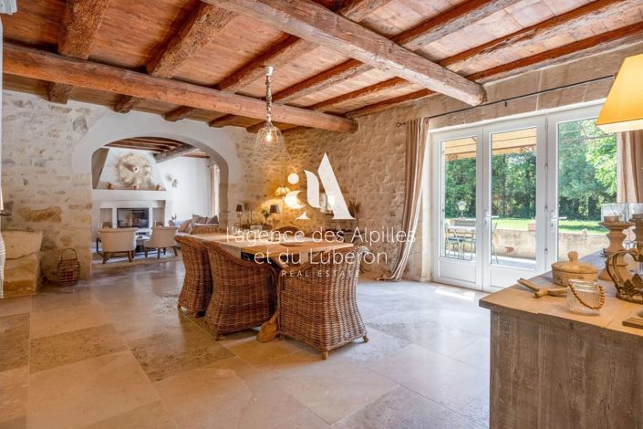 Image No.8-5 Bed House for sale