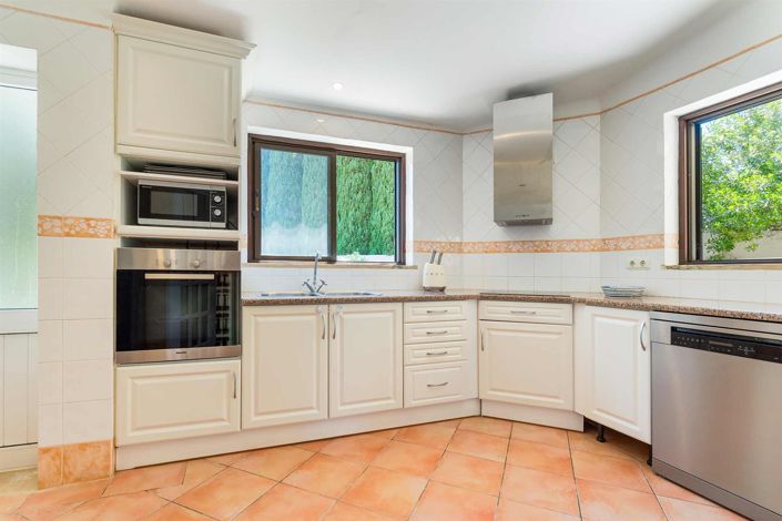 Image No.18-3 Bed House for sale