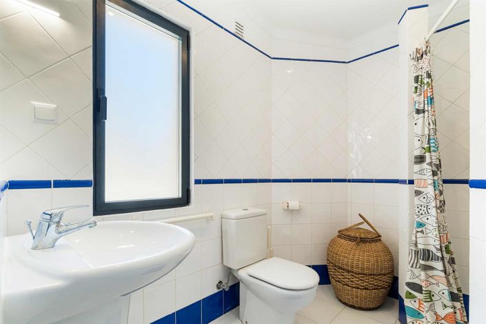 Image No.27-3 Bed House for sale