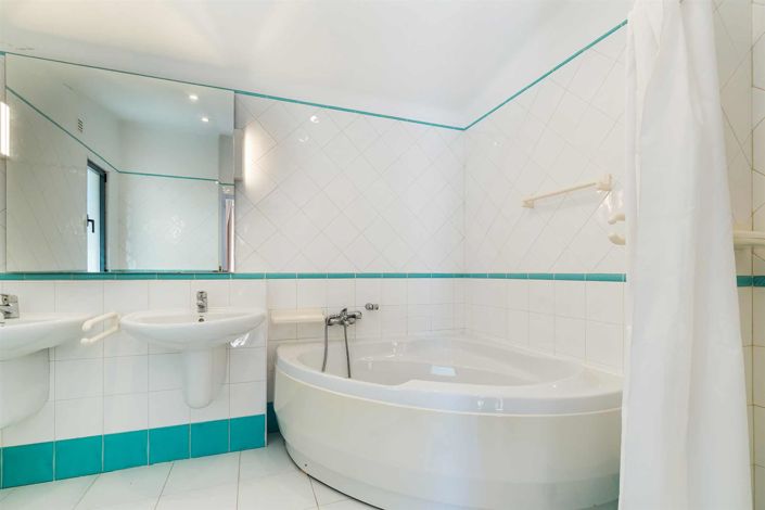 Image No.42-3 Bed House for sale