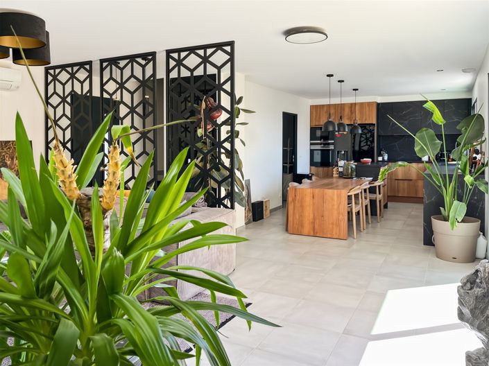 Image No.6-3 Bed House for sale