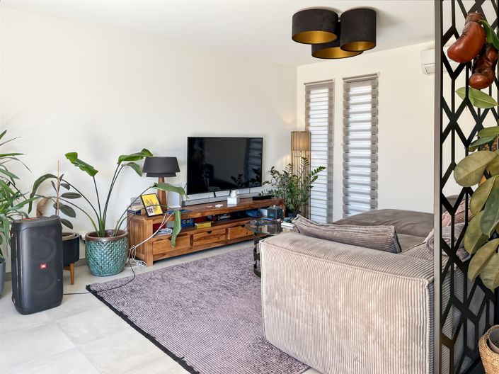 Image No.8-3 Bed House for sale