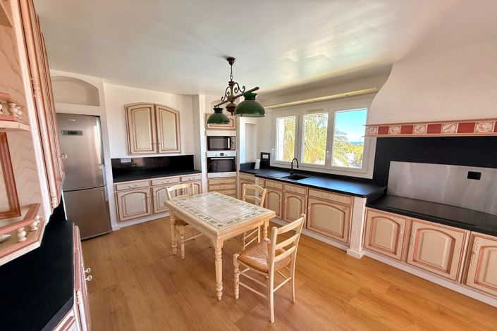 Image No.5-5 Bed House for sale