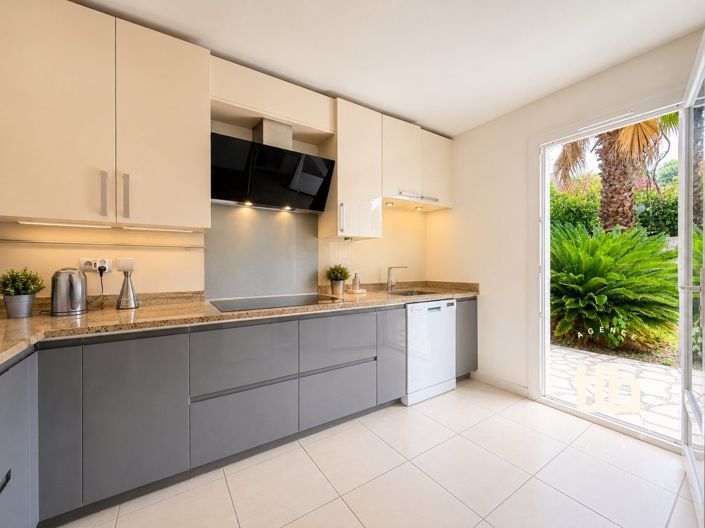 Image No.8-4 Bed House for sale