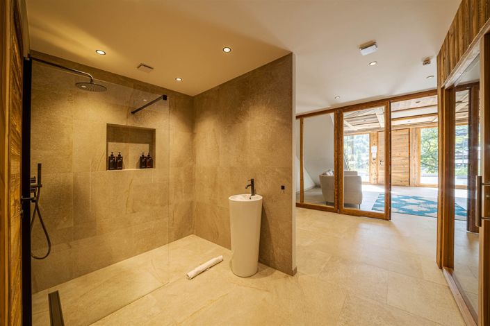Image No.20-6 Bed House for sale