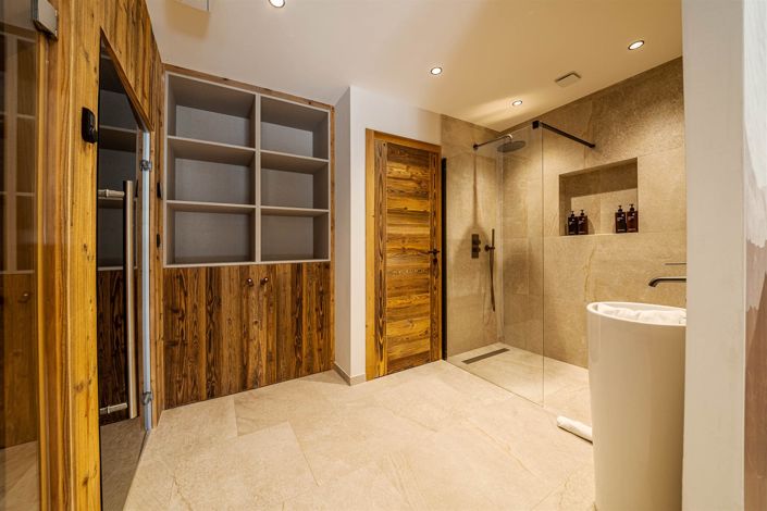 Image No.22-6 Bed House for sale