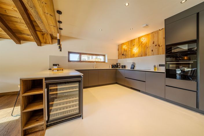 Image No.3-6 Bed House for sale