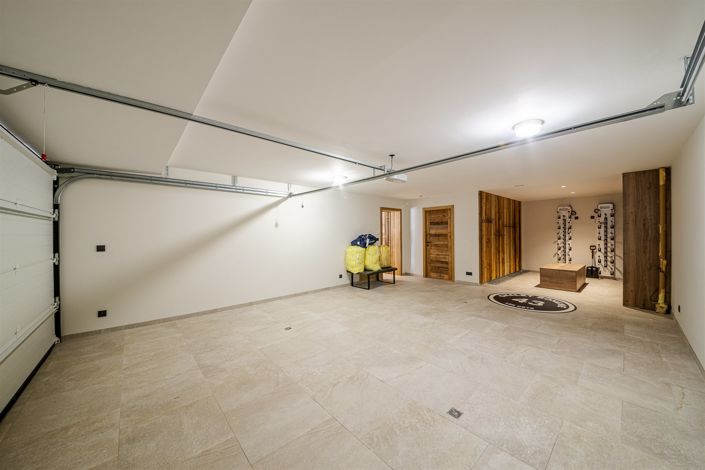 Image No.54-6 Bed House for sale