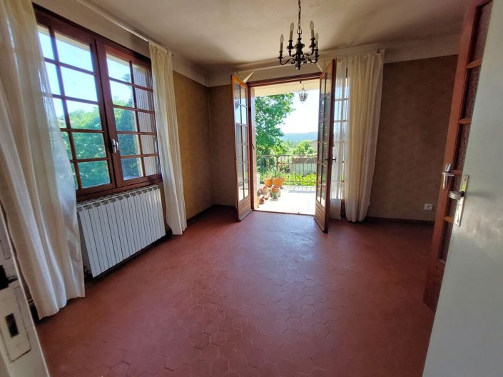 Image No.12-5 Bed House for sale
