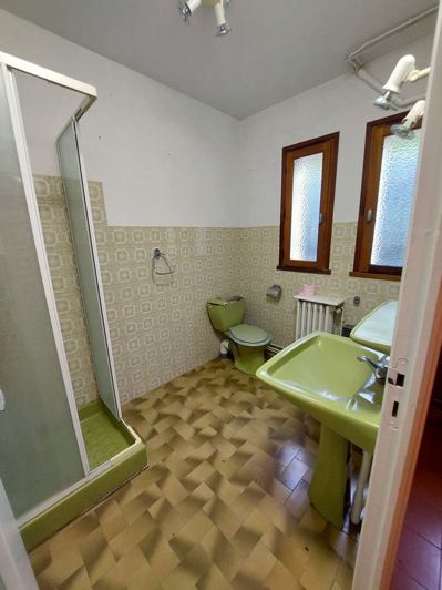 Image No.6-5 Bed House for sale
