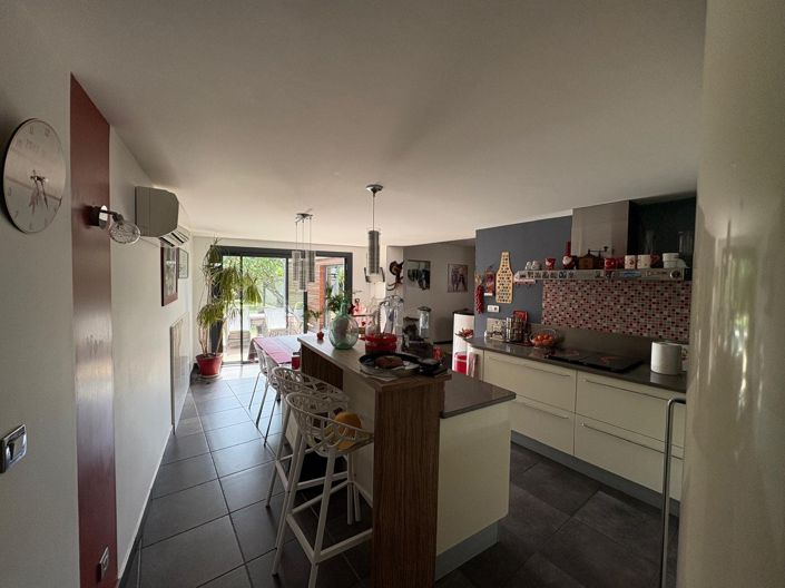 Image No.4-2 Bed House for sale