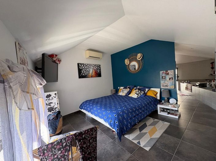 Image No.5-2 Bed House for sale