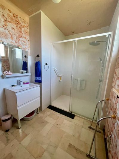 Image No.5-5 Bed House for sale