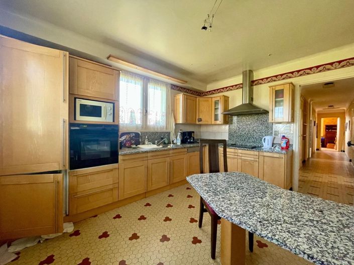Image No.6-5 Bed House for sale