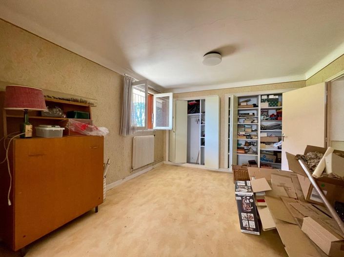 Image No.8-5 Bed House for sale