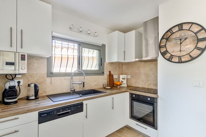 Image No.10-4 Bed House for sale