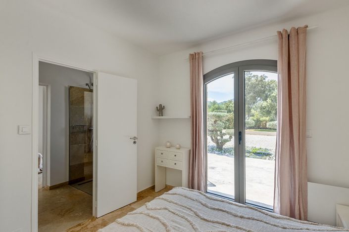 Image No.9-4 Bed House for sale