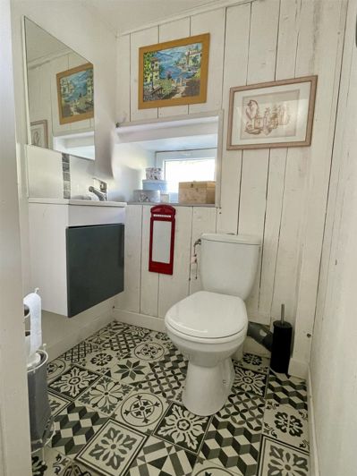 Image No.17-2 Bed House for sale