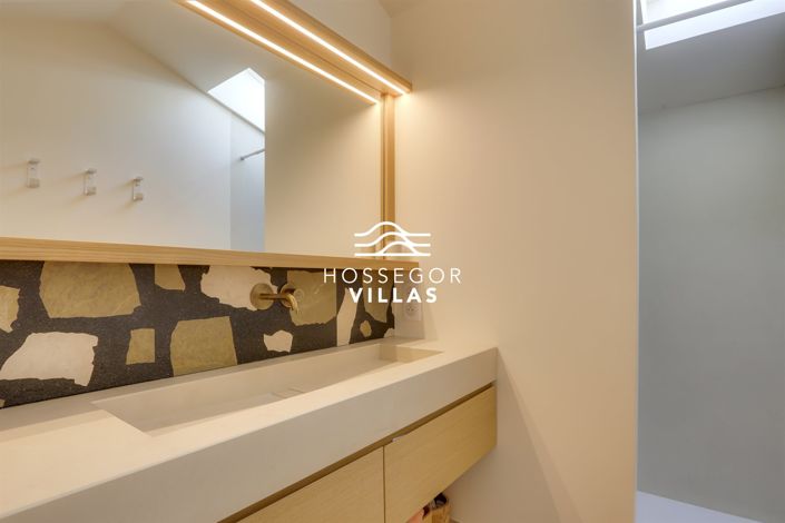 Image No.18-4 Bed House for sale