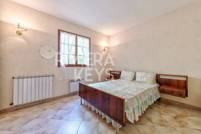 Image No.10-3 Bed House for sale