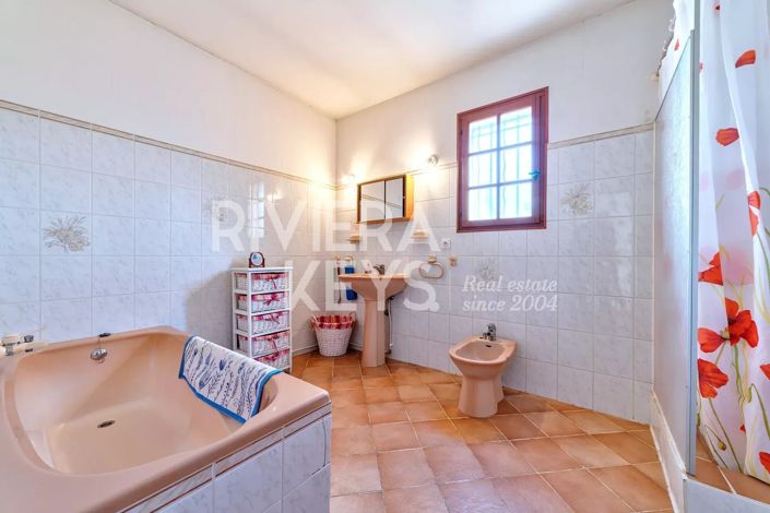 Image No.11-3 Bed House for sale