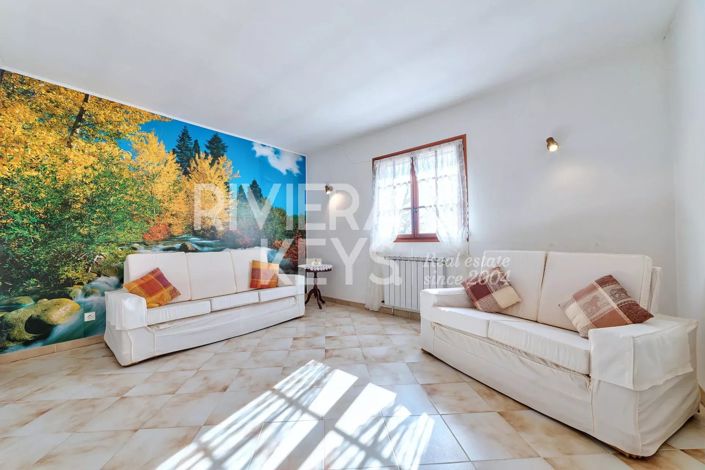 Image No.8-3 Bed House for sale