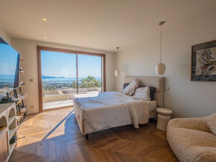 Image No.17-5 Bed House for sale
