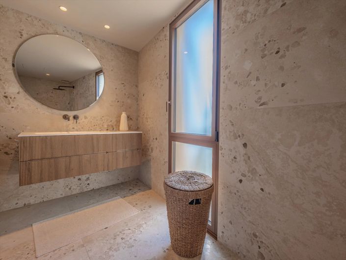 Image No.18-5 Bed House for sale