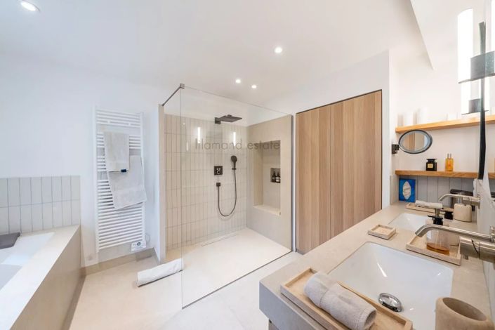 Image No.19-4 Bed House for sale