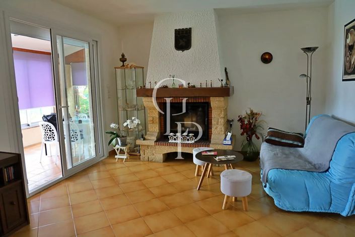 Image No.12-2 Bed House for sale